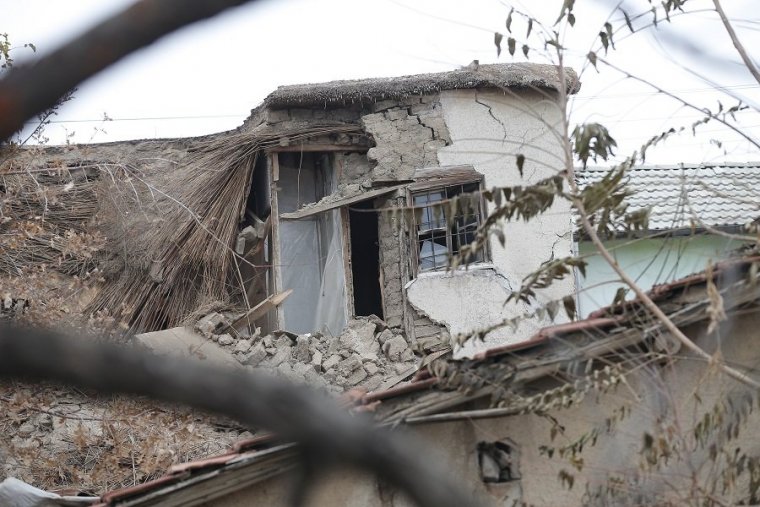 Konya'da ev çöktü: 2'si çocuk 3 kişi hayatını kaybetti
