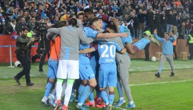 Sörloth takımını ipten aldı: Trabzonspor 2-1 Fenerbahçe