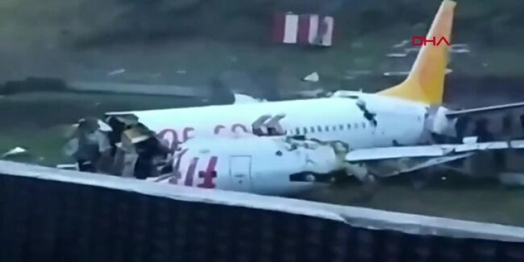 177 kişiyi taşına Pegasus Havayolları'na ait yolcu uçağı parçalandı