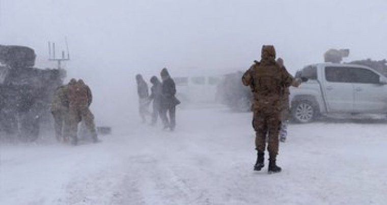 Van'da UMKE ve AFAD ekiplerinin üzerine çığ düştü