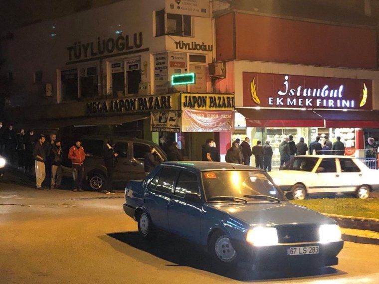 Yasak Sonrası Türkiye market ve fırınlara koştu