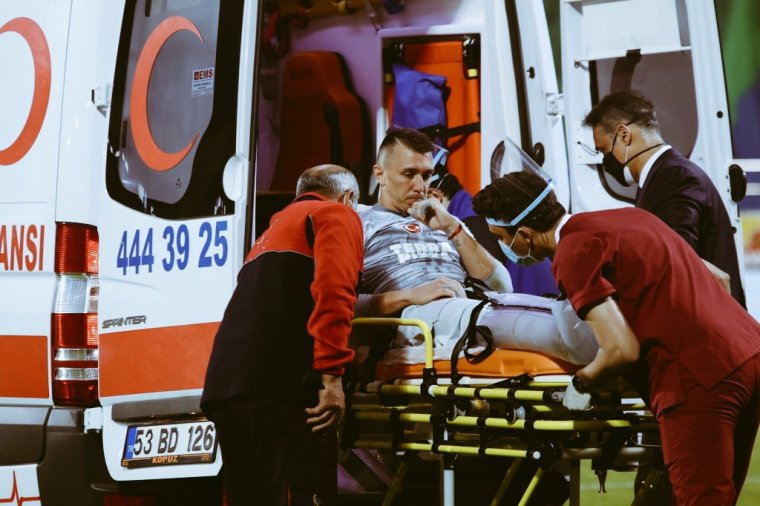 Fernando Muslera'nın bacağı kırıldı