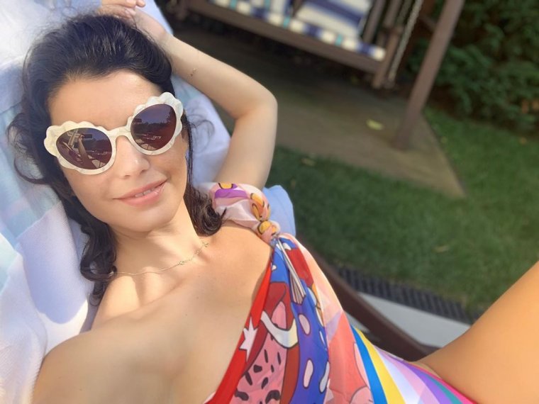 Beren Saat mayolu fotoğrafıyla mesaj verdi