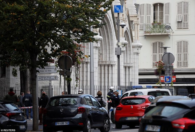 Fransa’da kilisede bıçaklı saldırı: Biri kadın 3 ölü