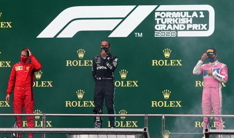 Formula 1'de şampanya yerine gazoz patlatmışlar