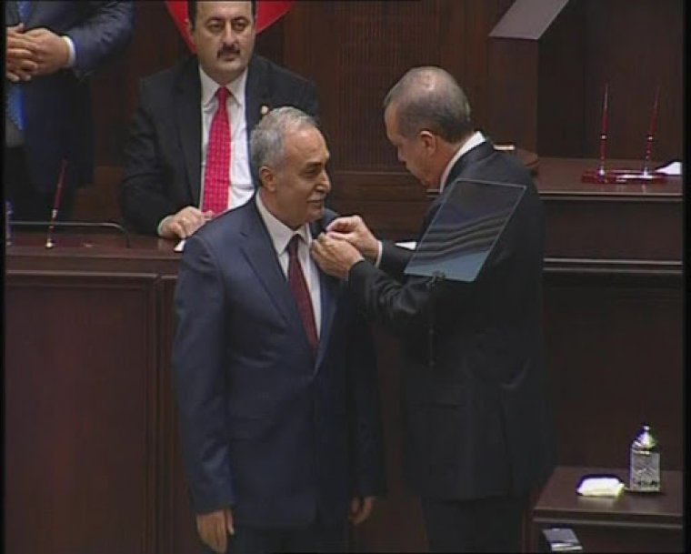 AKP'de Ahmet Eşref Fakıbaba istifa etti!