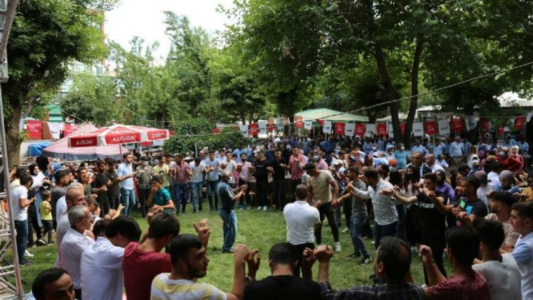 AKP milletvekili aday adayı 2 bin 500 kişiyle birlikte CHP’ye geçti