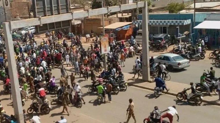 Burkina Faso'da askeri darbe: Devlet Başkanı tutuklandı