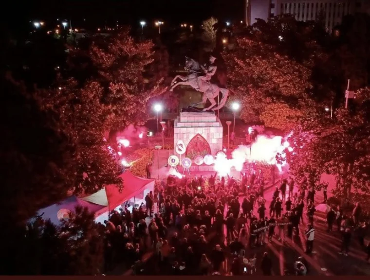 Atatürk Anıtı'na saldıran iki zanlı gözaltına alındı. İşte kimlikleri