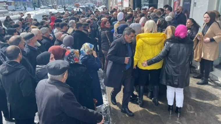 AKP ve MHP'de deprem gibi kopuş: 1071 kişi istifa etti