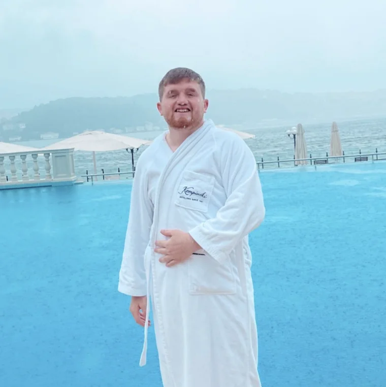 Kim Bu Yeni Tosuncuk?