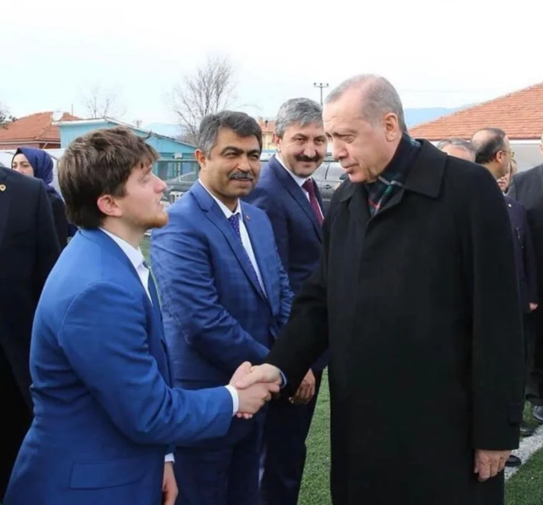 Kim Bu Yeni Tosuncuk?