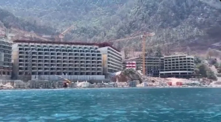 Denizin içine kaçak otel diktiler: Sonrası ise sadece Türkiye'de olur