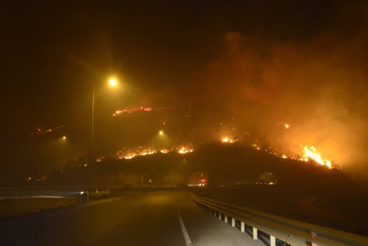 Mersin Gülnar yangın Büyüyor: Alevler Silifke'ye sıçradı