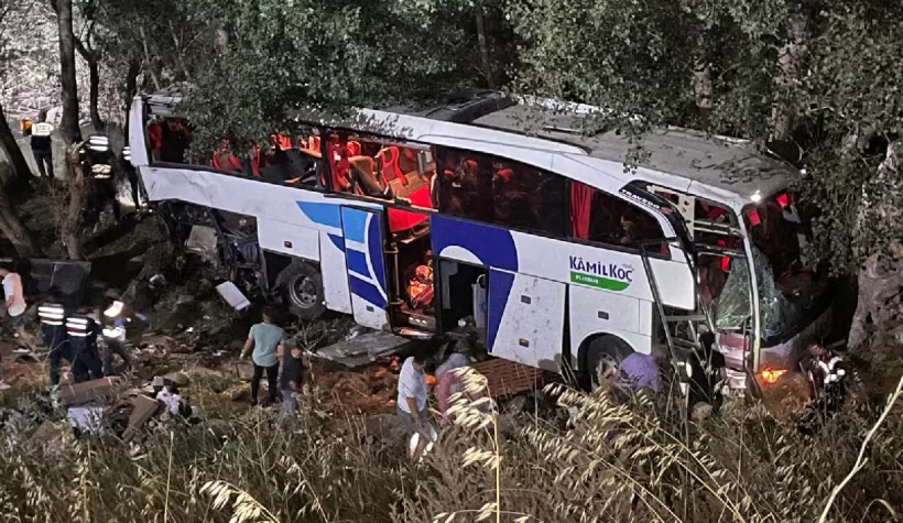 Yozgat'ta katliamgibi kaza: 12 kişi öldü 19 yaralı var