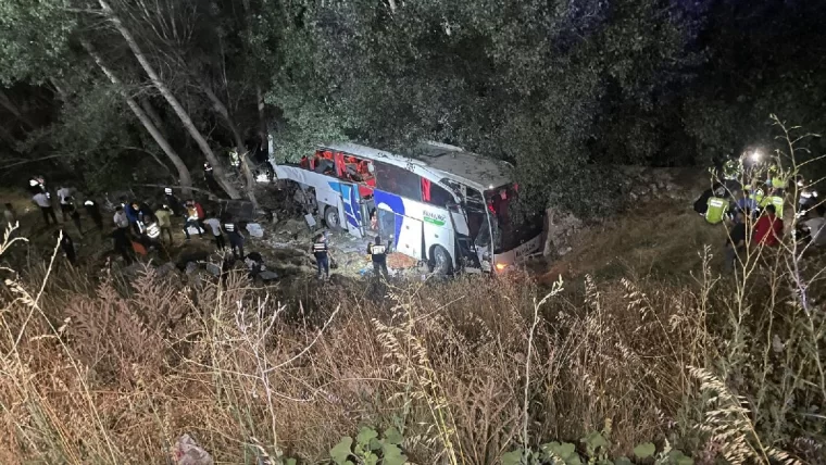 Yozgat'ta katliamgibi kaza: 12 kişi öldü 19 yaralı var