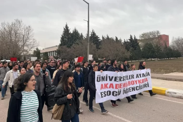 İmamoğlu'na destek 8'inci gün: Öğrenciler durmuyor. Andımız, Gençliğe Hitabe