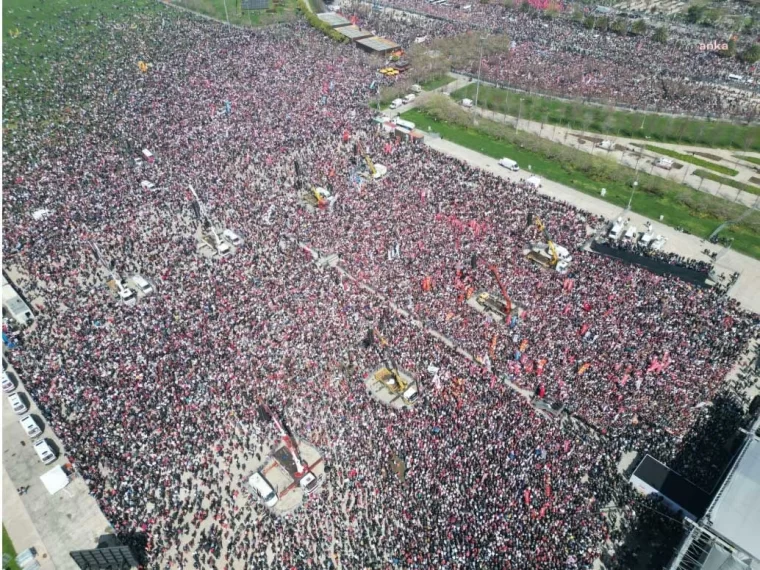 Maltepe'de tarihi İmamoğlu kalabalığı: Özel 2 milyon 200 bin kişiye seslendi