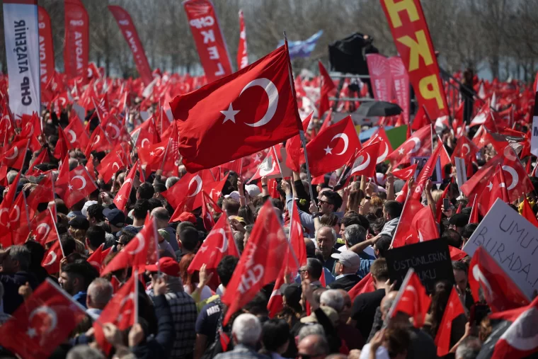 Maltepe'de tarihi İmamoğlu kalabalığı: Özel 2 milyon 200 bin kişiye seslendi