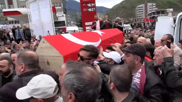 Kuzeyin Oğlu'na halkın sevgisi meydanlara sığmadı
