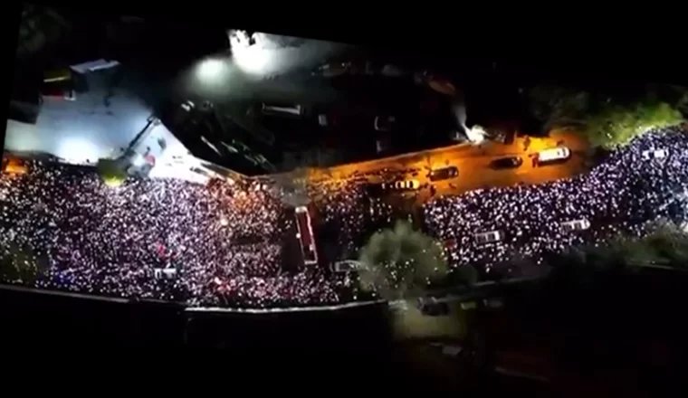 Onbinler Şişli'de toplandı. İmamoğlu: Yenileceksiniz