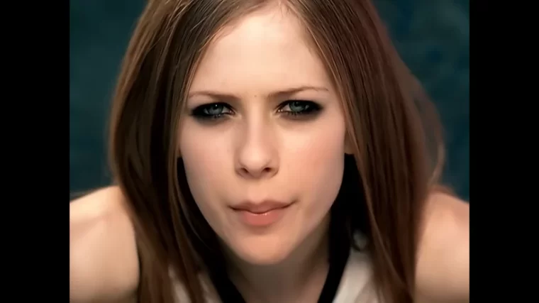 Tupac'dan Avril Lavigne'e, Stevie Wonder'dan Drake'e 10 İlluminati komplo teorisi