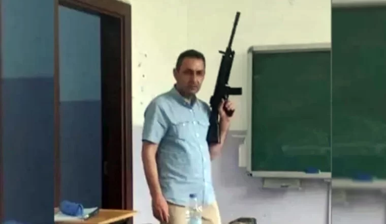 Lisesi Müdür Yardımcısından okulda skandal fotoğraf