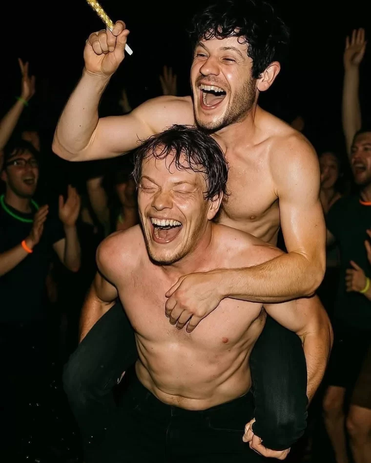 Game of Thrones oyuncularının yapay parti fotoğrafları yok artık dedirtti