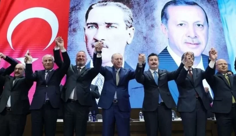 Erdoğan bizzat taktı: İYİ Partili İki belediye başkanı AKP'ye geçti