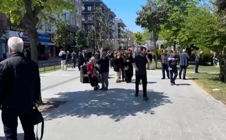 İstanbul'da peş peşe depremler en büyüğü 6.2 büyüklüğünde!