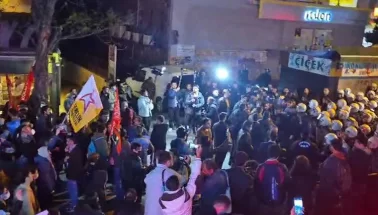 'Gençlik ayakta' yürüyüşü: Ankara'da öğrencilere polis müdahalesi: 30 gözaltı