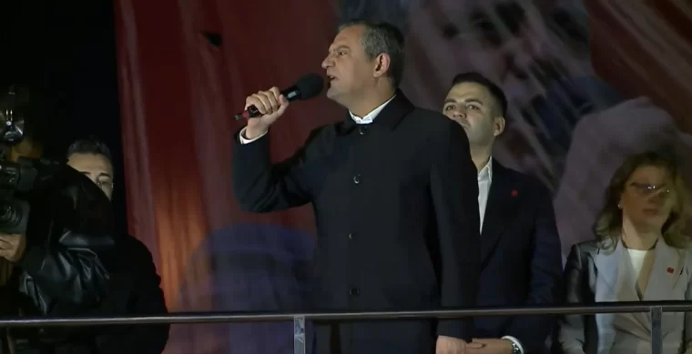 'AKP'nin Tüm Kaleleri Fethedildi'