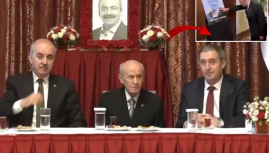 Devlet Bahçeli'nin duygusal anları: Önder'in fotoğrafını okşayıp