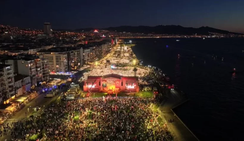 İzmir'de tarihi kalabalık: 2 milyon kişi Gündoğdu'da toplandı