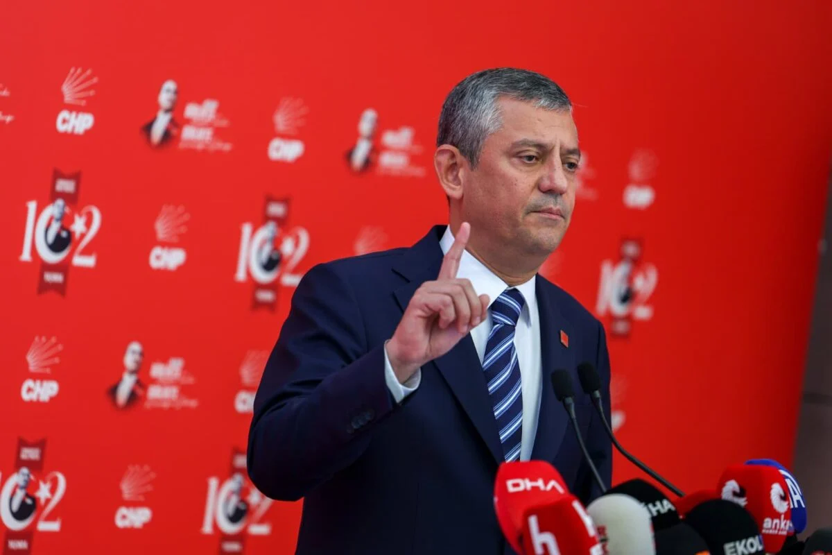 Özel 'Kurultay Davası' için rest: İsterse CHP'ye kayyum atasınlar