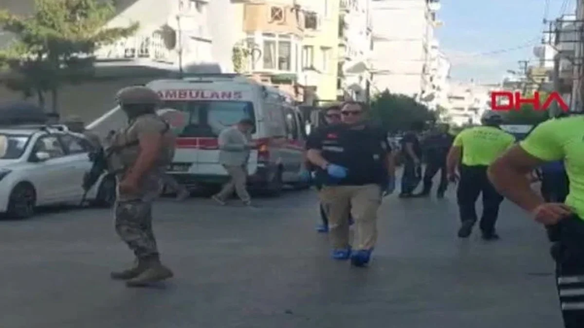 Son dakika:İzmir'de polis karakoluna saldırı: 2 polis şehit 1 ağır yaralı