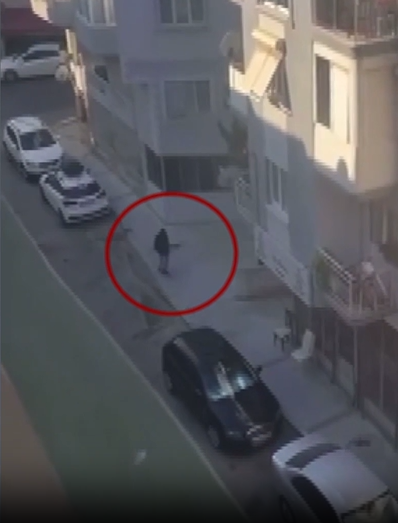 Son dakika:İzmir'de polis karakoluna saldırı: 2 polis şehit 1 ağır yaralı