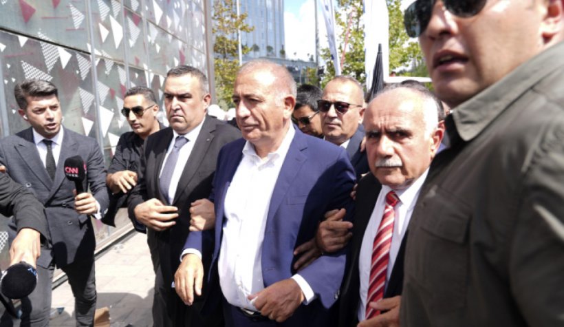 Gürsel Tekin, Özgür Özel gelmeden CHP binasından ayrıldı
