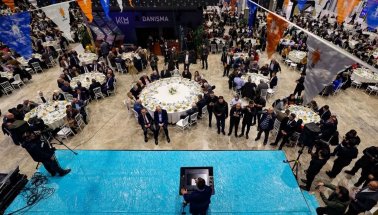 AK Parti’nin Kocaeli iftarında kavga: Eski ve yeni yöneticiler birbirine girdi