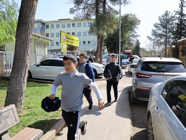 Şanlıurfa'da liseye silahlı saldırı: Öğretmen ve Öğrenciler hastaneye kaldırıldı