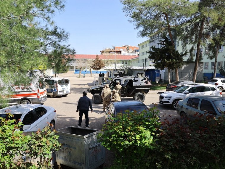 Şanlıurfa'da liseye silahlı saldırı: Öğretmen ve Öğrenciler hastaneye kaldırıldı