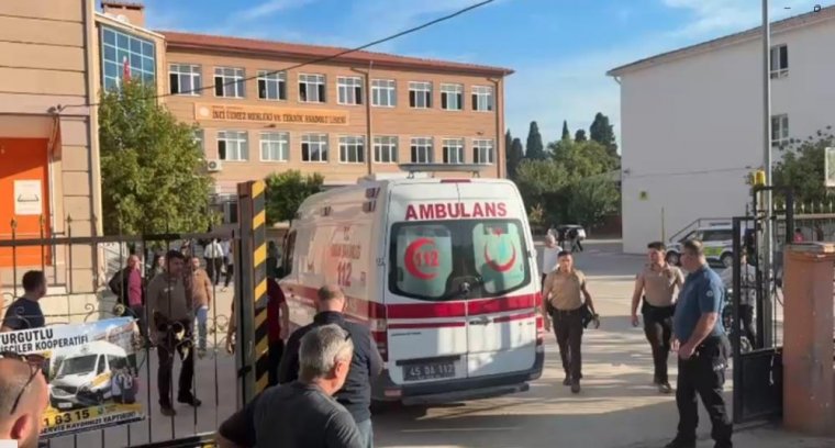 Turgutlu'da Liseye Silahlı Saldırı: Ölü ve Yaralı Öğrenciler Var