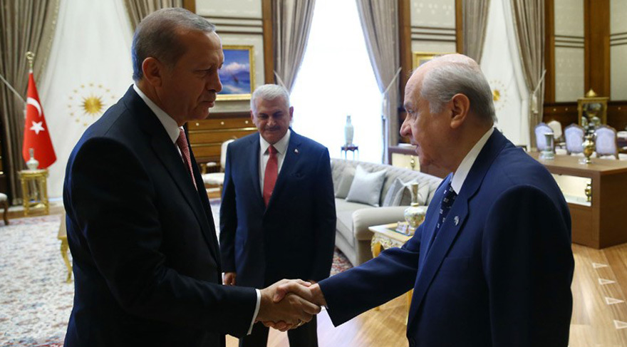 Devlet Bahçeli ve Erdoğan Tokalaşma