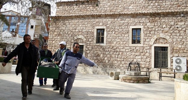 CAmi avlusunda açlıktan ve soğuktan ölen genç