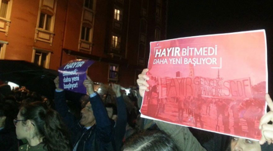 Referandum sonuçları ve şaibe iddiaları protesto ediliyor