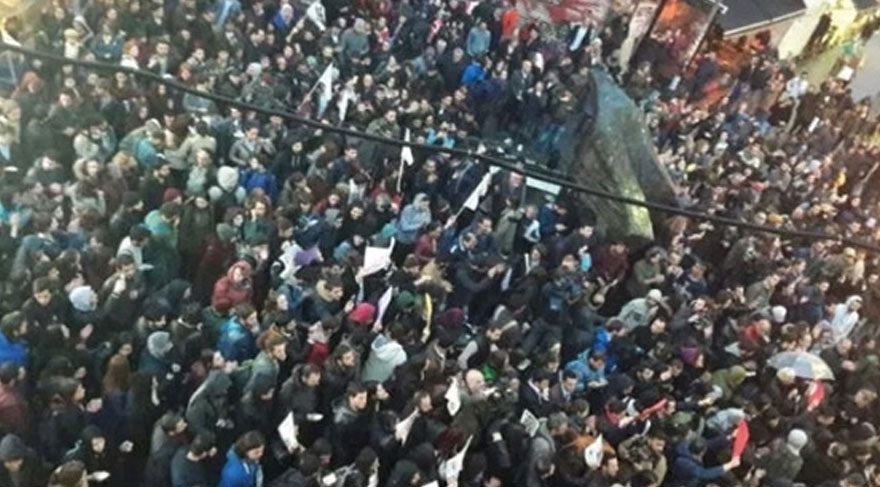 Referandum sonuçları ve şaibe iddiaları protesto ediliyor