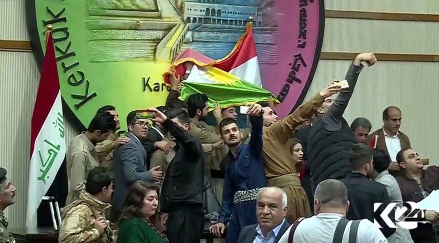 Kerkük Kürt İsyanı Sözde Kürdistan Bayrağı