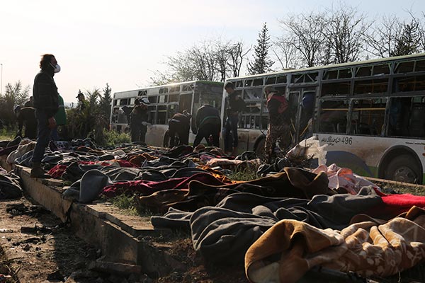 Suriye'de Sivililer Ölüyor.. Son dakika patlama 100'den fazla ölü var