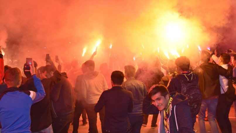 Türkiye Fenerbahçe'nin şampiyonluğunu kutluyor