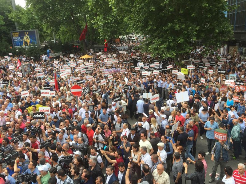 Kılıçdaroğlu Adalet Yürüyüşü başladı izdiham